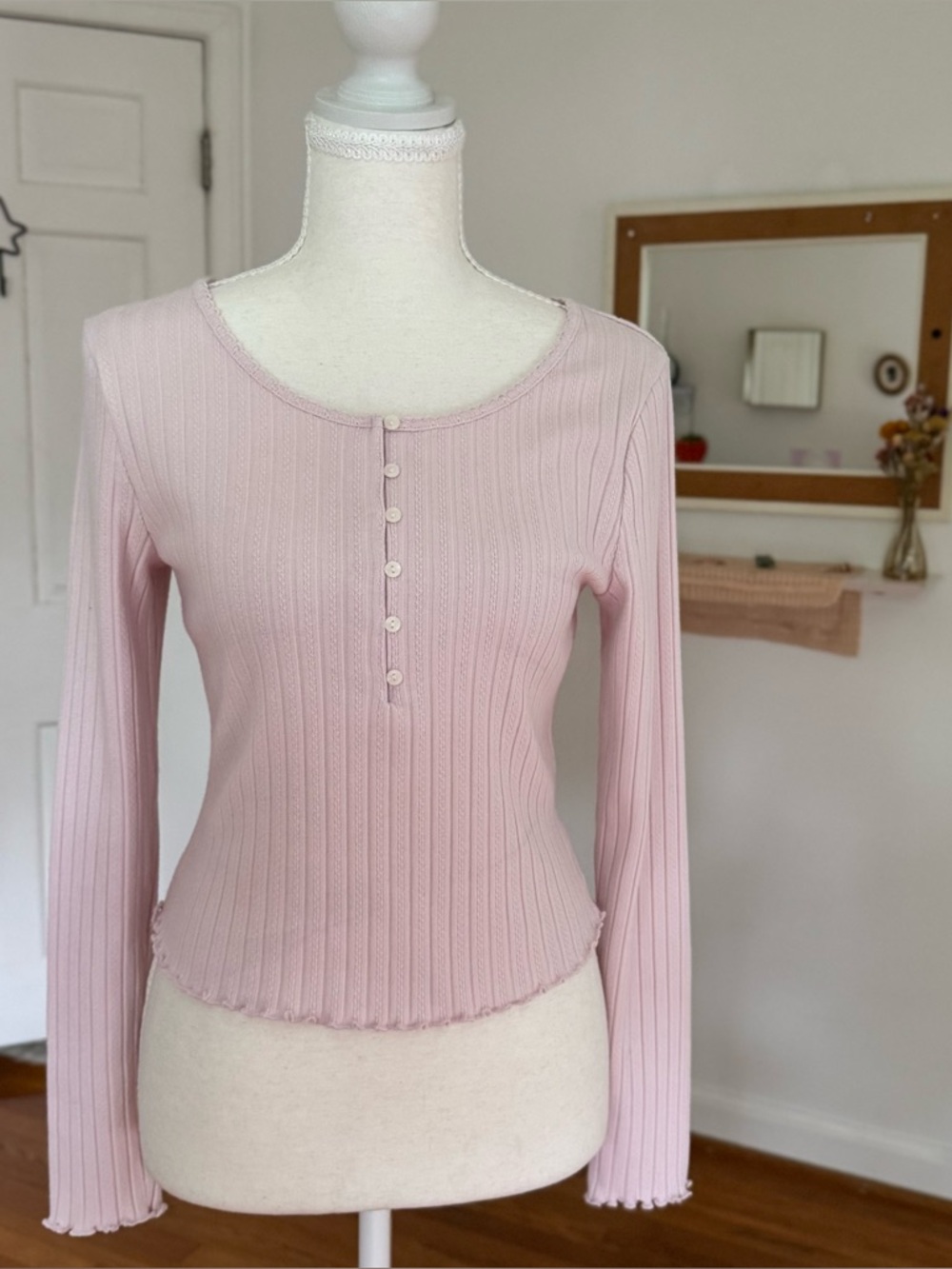 Universal Thread Long Sleeve Pink Pointelle Henley Lettuce Trim Top Size Small